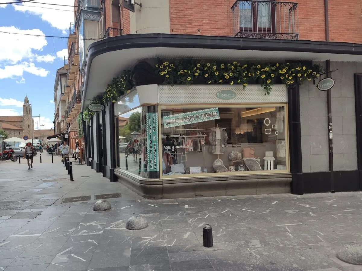 Gemma. Arreglos de ropa, bordados y artículos de bebé.