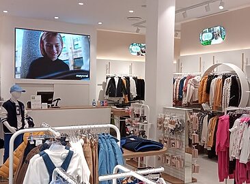 AF1QipOC8ur5JU_UW0oGKycmrEFlXQ4X-DWl8yLQZX1E=w1500-h1500-k-no